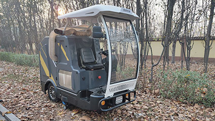小型駕駛式樹葉收集車BY-T5動力系統