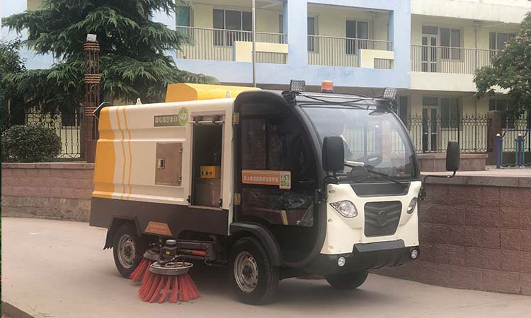 人行道輔道純電動洗掃車，環(huán)衛(wèi)電動洗掃車介紹