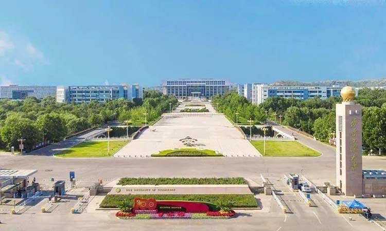 濟南百易與齊魯工業(yè)大學(xué)簽署校企戰(zhàn)略合作協(xié)議