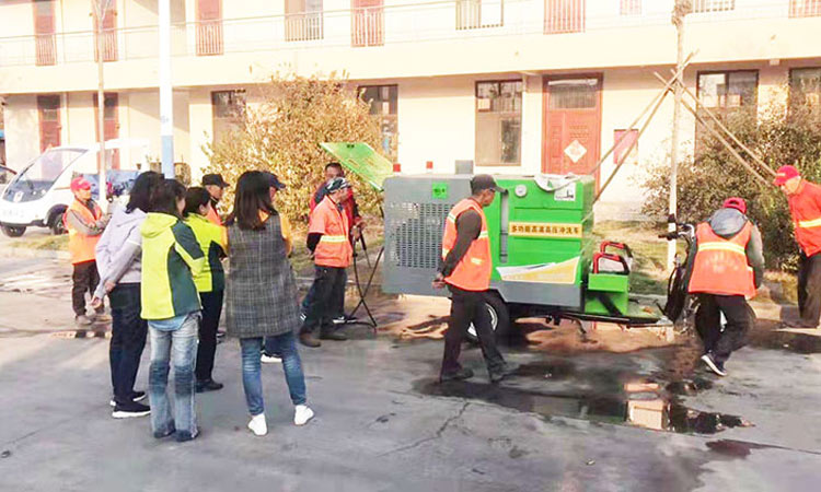 多功能高溫高壓清洗車，環(huán)衛(wèi)站交車培訓(xùn)