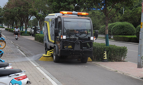 多功能電動(dòng)高溫高壓清洗車清理地?cái)傆臀酃δ?/></div>
								<div   id=