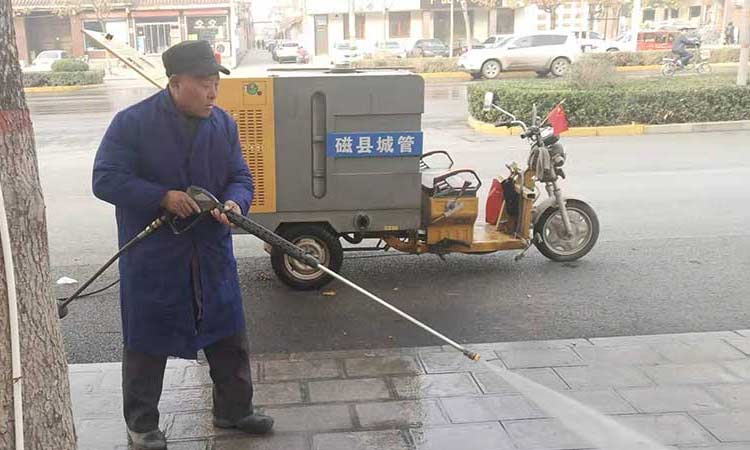 環衛公司訂購電動高壓清洗車