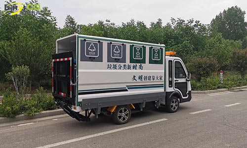四分類八桶垃圾車，解決小區垃圾分類轉運難題