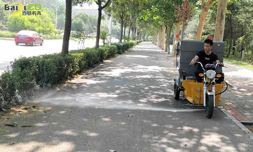 電動(dòng)三輪高壓清洗車，車身小巧高壓沖洗不傷路面