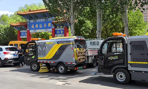 電動小型洗掃車已經運達內蒙古某環衛公司指定交車地點
