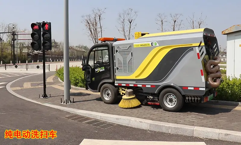 汽油版本洗掃車真的可以繼續(xù)再用嗎？純電動洗掃車又有哪些優(yōu)勢和特點？