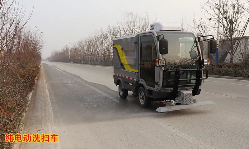 在全世界暢銷的電動(dòng)小型高壓沖洗車，解決95%環(huán)衛(wèi)難題，你不想試一下效果嗎？