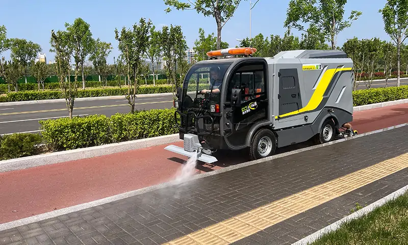 純電動小型深度清潔車-機場景區(qū)物業(yè)人行道、輔道等路段衛(wèi)生治理，純電動，更環(huán)保！！！
