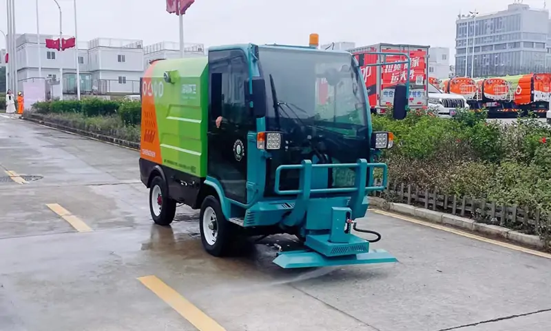 四輪多功能高壓清洗車助力環(huán)衛(wèi)環(huán)境建設(shè)！體積小巧，功能強(qiáng)大！多種模式，任意選擇！