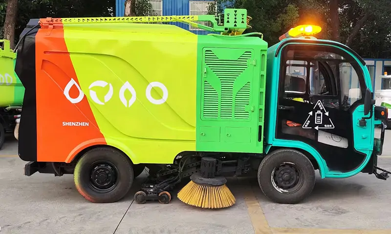 百易純電動洗掃車到達(dá)深圳環(huán)衛(wèi)，助力深圳環(huán)境建設(shè)，共建美好城市形象！