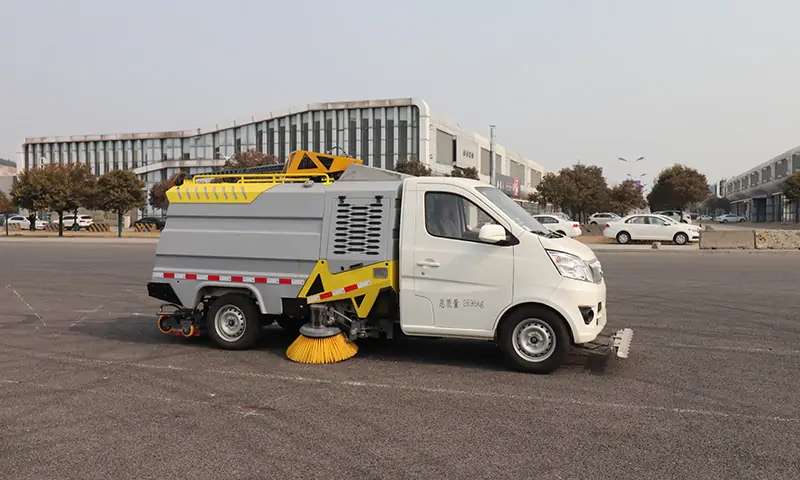 有公告，可上牌！新型新能源洗掃車上市！冷暖空調駕駛室讓這個夏天更加舒適！