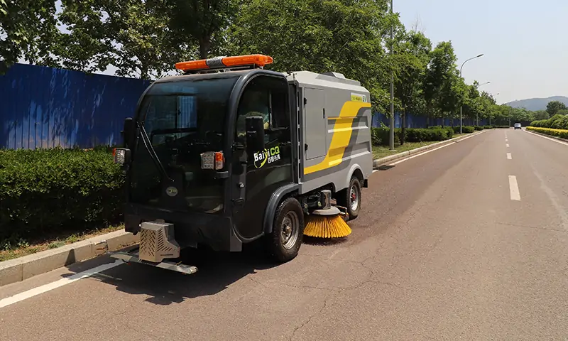 機場 廠區(qū) 園林 物業(yè)地面洗掃問題，一車解決！見證純電動洗掃車的洗掃魅力吧！