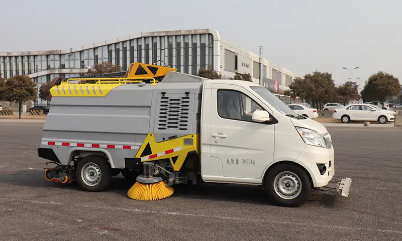 可上牌純電動洗掃車！自動檔位，動力強勁，專注背街小巷路面衛生治理！
