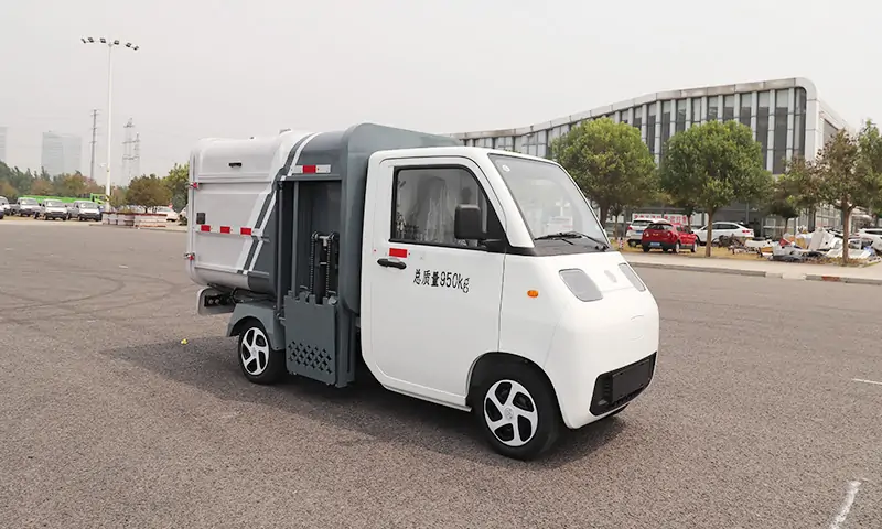 新能源四輪側裝垃圾清運車：垃圾轉運創新專業設備，有公告，可上牌