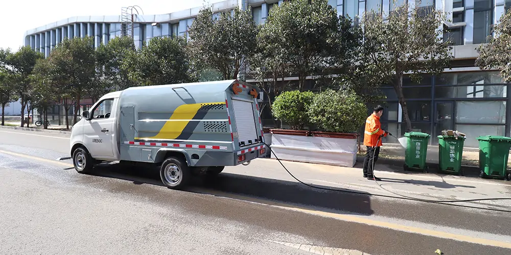 多功能道路養護車：城市環衛的理想選擇