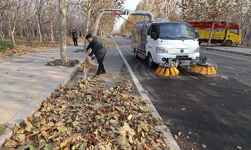 新能源樹葉收集車：高效環保的城市清潔利器