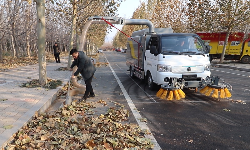 輕型新能源樹葉收集車：高效環保，城市清潔新選擇